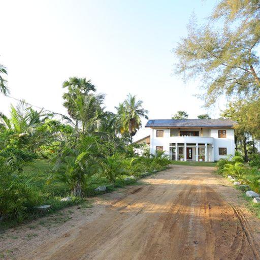 Kayjay Palms Hotel Passikudah Exterior foto